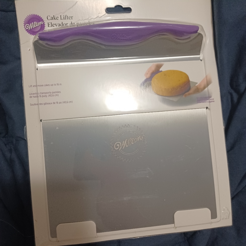 Wilton Cake Lifter